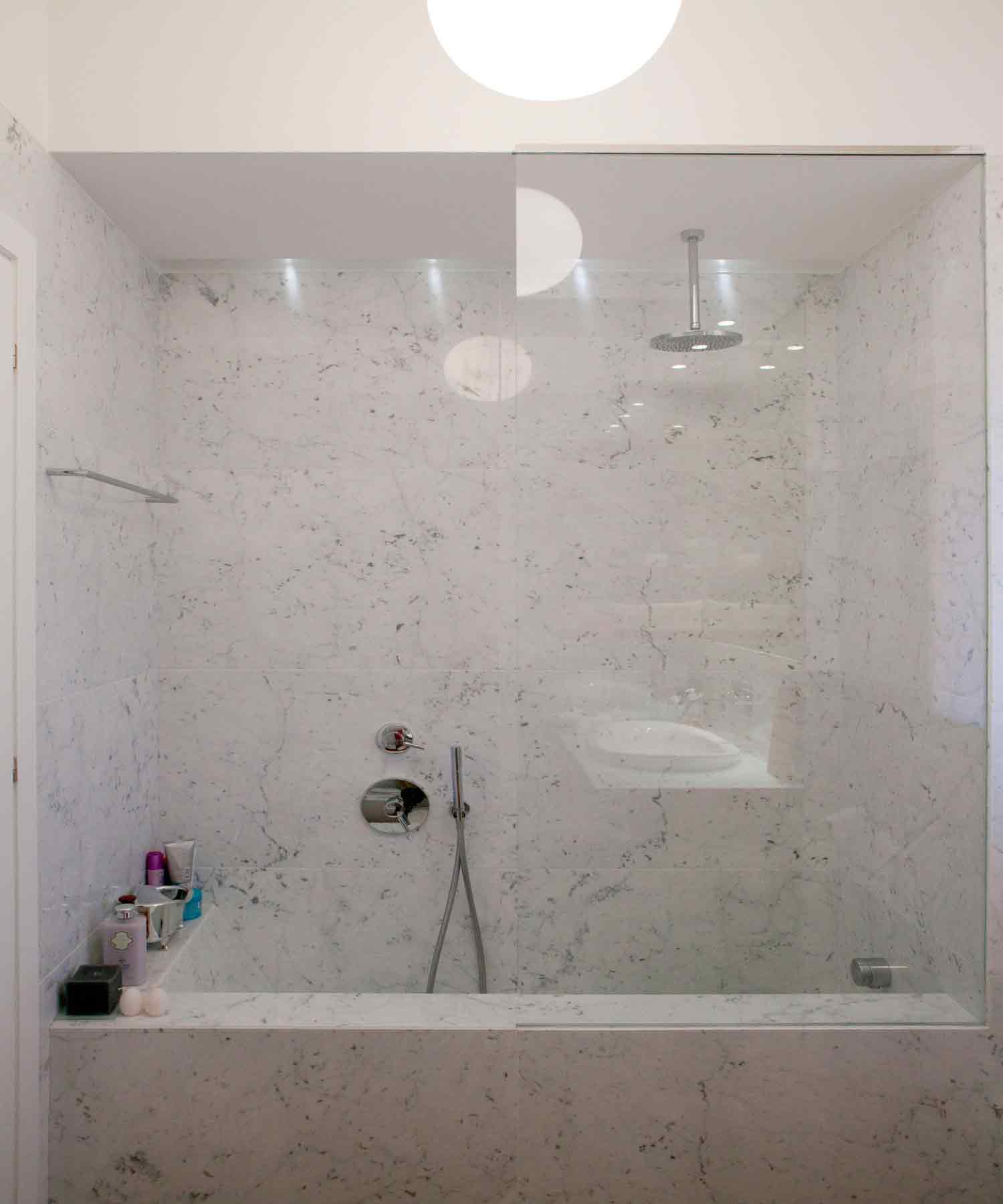 Legno, marmo e ceramica giapponese bhc milano, le ceramiche top di ... Bagni rivestiti in marmo
